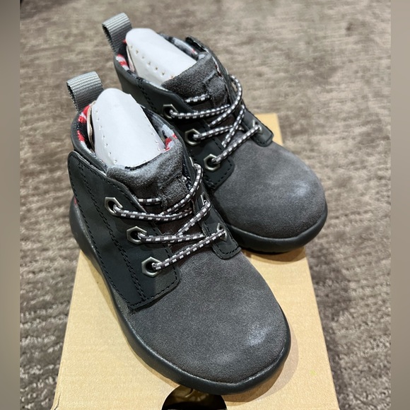 UGG Suede Reflective Canoe Toddler Boots - Picture 3 of 4